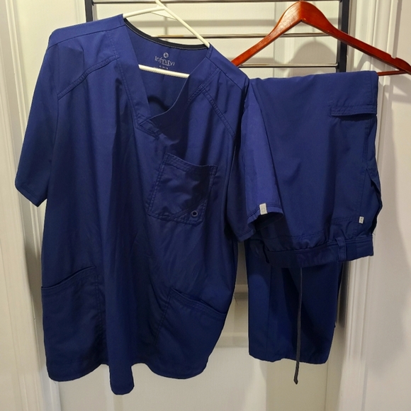 Cherokee infinity navy scrubs set - Picture 1 of 3